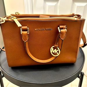 Like new brown Michael Kors bag.